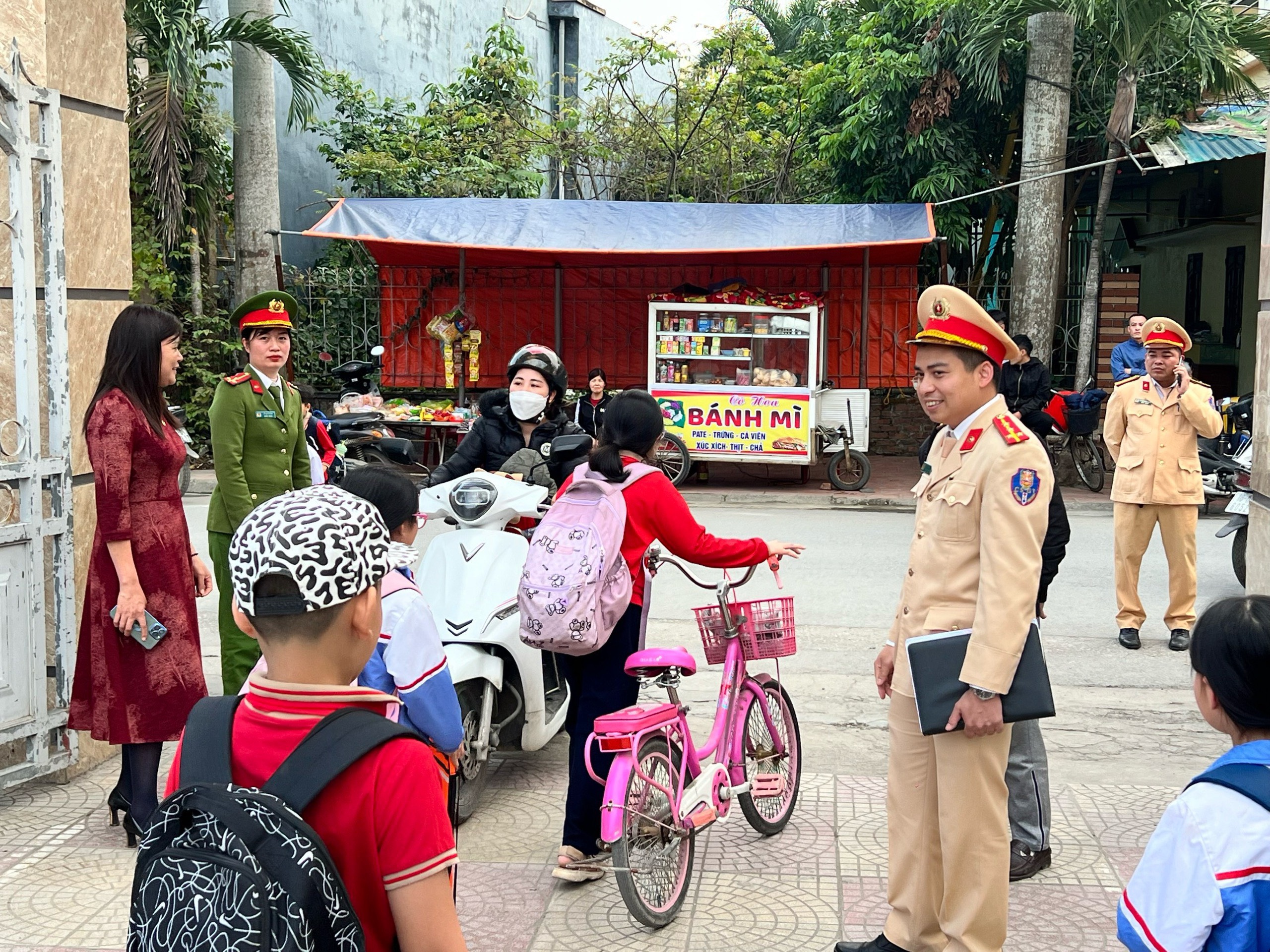Công an huyện Tiên Lãng: Kiểm tra đột xuất, phát hiện 34 phương tiện không đúng quy định ở một số trường học
